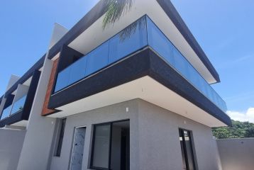 Sobrado novo com 2 Suítes no Centro de Matinhos Excelente para Moradores - Ref.: 380