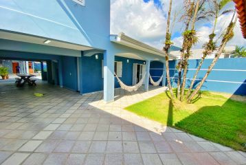Sobrado com 5 Quartos, 5 Vagas, Piscina e churrasqueira no Bairro Sertãozinho em Matinhos Excelente para Moradores - REF.:402