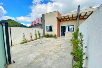 Casa de 3 Quartos e 2 vagas de garagem no Bairro Bom Retiro em Matinhos Excelente para Moradores- REF.:407