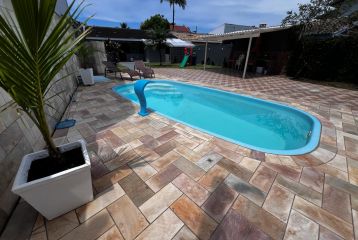 Casa com Piscina no Balneário Riviera em Matinhos - PR - REF.: 416