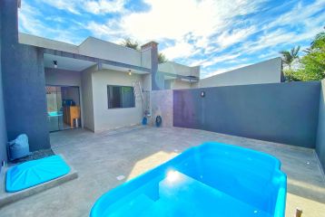 Casa de 3 Quartos e 2 vagas de garagem no Centro de Matinhos - REF.:457