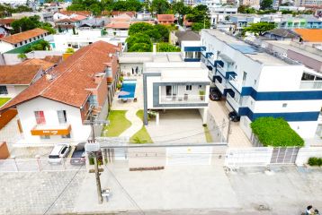 Luxo a pouco passos do Mar: Mansão com 5 Suítes em Matinhos - Ref.: 628